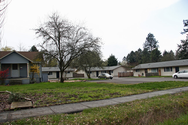 9345 SW 80th Ave in Tigard, OR - Building Photo - Building Photo