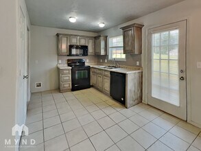 5635 S Farm Rd 145 in Springfield, MO - Building Photo - Building Photo
