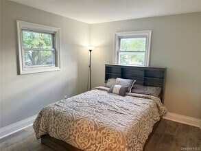 66 Seaman Neck Rd in Dix Hills, NY - Building Photo - Building Photo