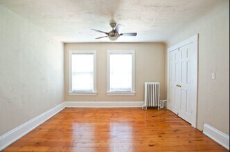 2214 E Ivanhoe Pl, Unit 2 in Milwaukee, WI - Foto de edificio - Building Photo