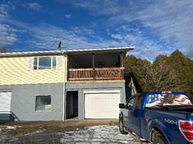 131 Hufnagel Dr in Clinton, PA - Building Photo