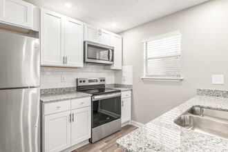 Windsor Landing Apartments in Matthews, NC - Foto de edificio - Building Photo