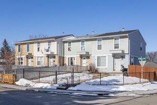 227 Penworth Dr SE in Calgary, AB - Building Photo