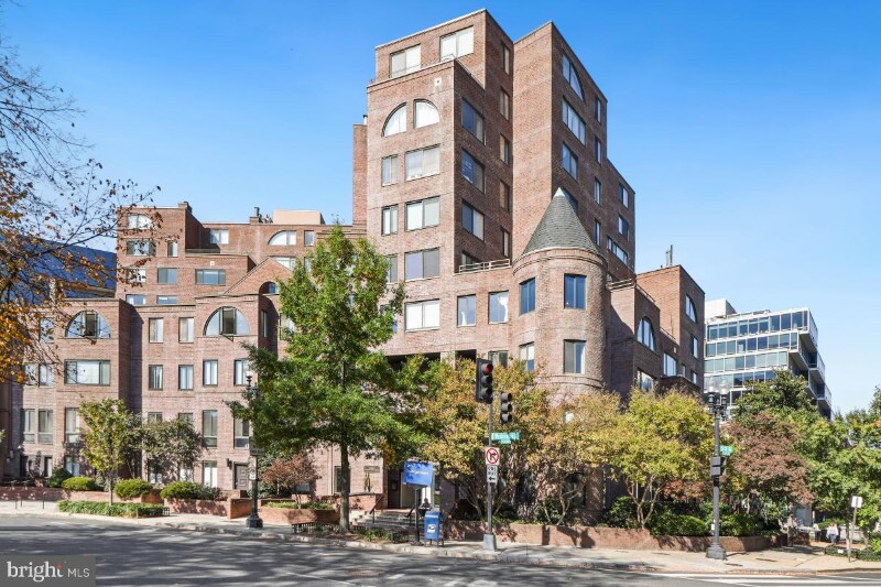 3 Washington Cir NW in Washington, DC - Building Photo