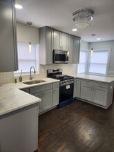 9047 S Cornell Ave in Chicago, IL - Building Photo - Building Photo