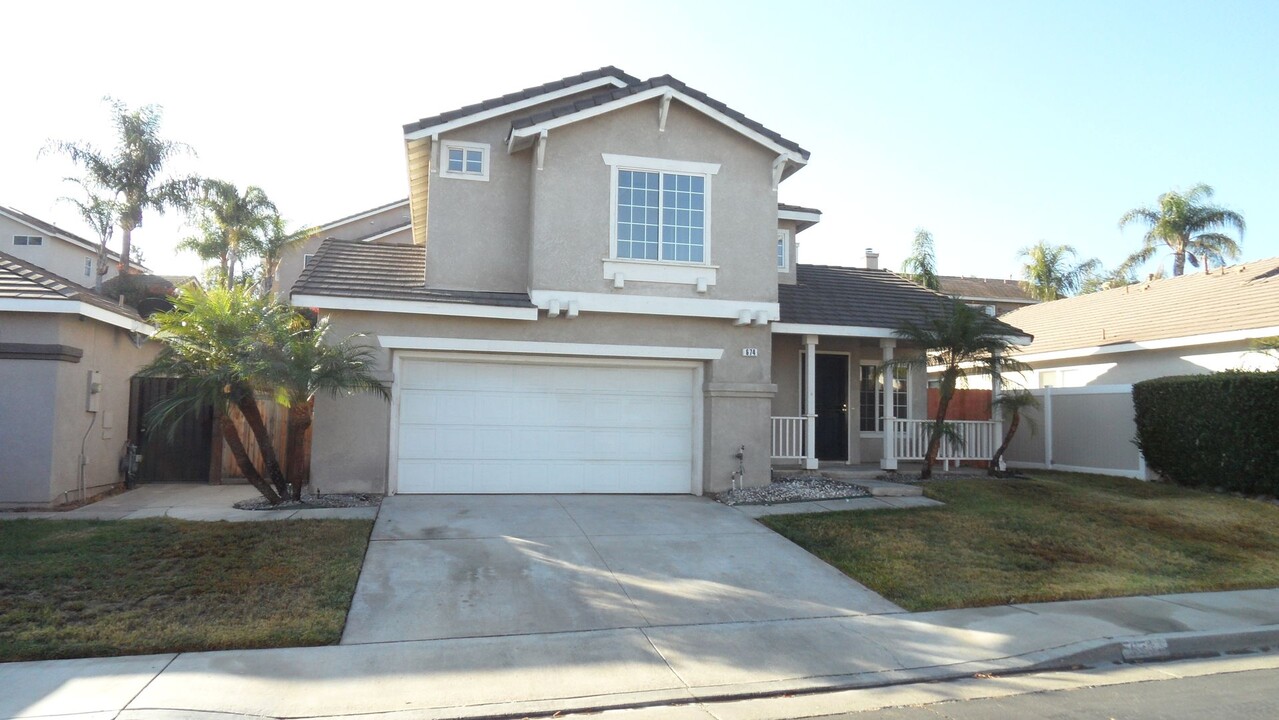 674 Viewtop Ln in Corona, CA - Building Photo