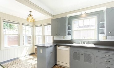 6613 N Amherst St in Portland, OR - Foto de edificio - Building Photo