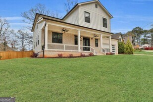 2415 W Rugby Ave in College Park, GA - Building Photo