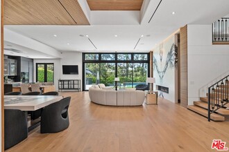 16015 Valley Wood Rd in Los Angeles, CA - Building Photo - Building Photo