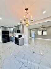 6792 Miramar Pkwy in Miramar, FL - Building Photo - Building Photo