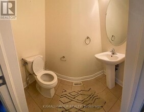 135 Lindbergh Dr in Vaughan, ON - Building Photo - Building Photo