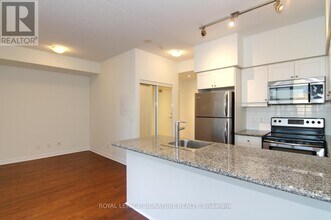 2885 Bayview Ave in Toronto, ON - Building Photo - Building Photo