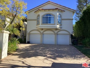 4196 Vicasa Dr in Calabasas, CA - Building Photo - Building Photo