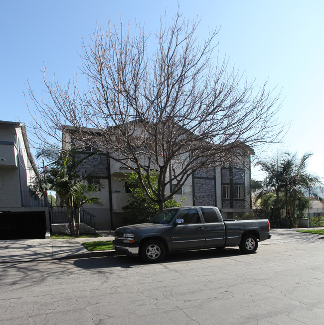 286 W Tujunga Ave in Burbank, CA - Foto de edificio - Building Photo