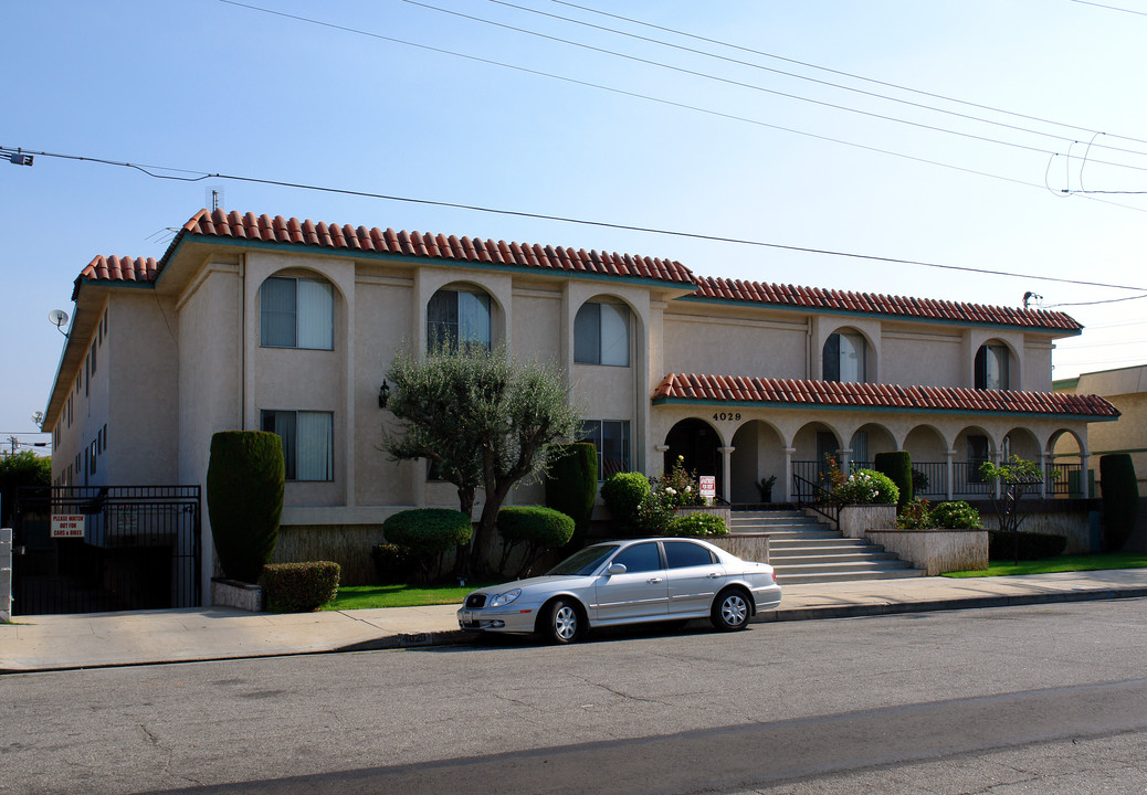 138th Street Apartments in Hawthorne, CA - Building Photo