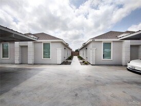13 W Sunset Valley St in Alton, TX - Building Photo