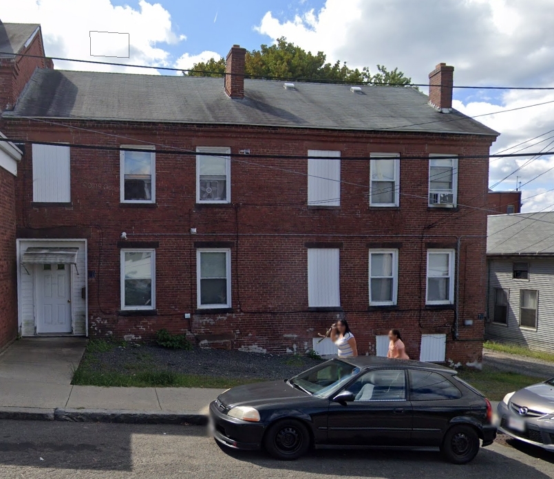 76 Springfield St in Chicopee, MA - Foto de edificio