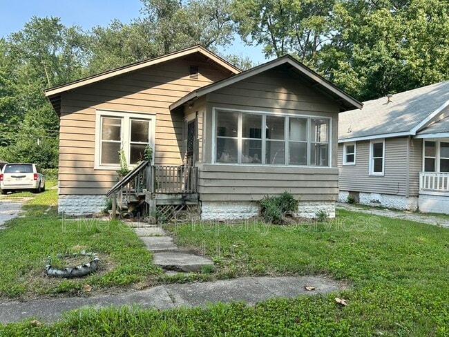 property at 107 S Livingston St