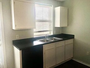 1882 N Scull Creek Dr in Fayetteville, AR - Building Photo - Building Photo