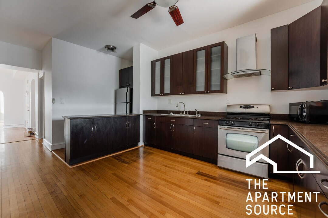 3250 W Potomac Ave in Chicago, IL - Building Photo