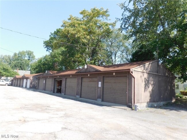 property at 1860 Mahoning Ave NW