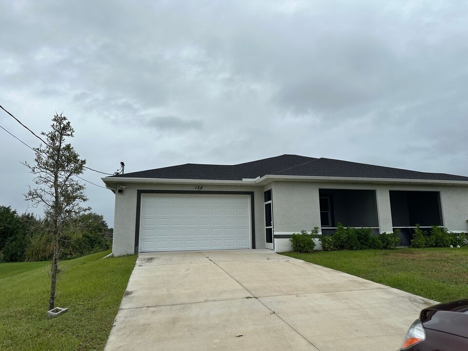 136-138 Harry Ave S in Lehigh Acres, FL - Foto de edificio