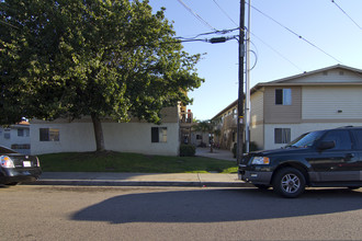 Casa del Sol in Imperial Beach, CA - Foto de edificio - Building Photo