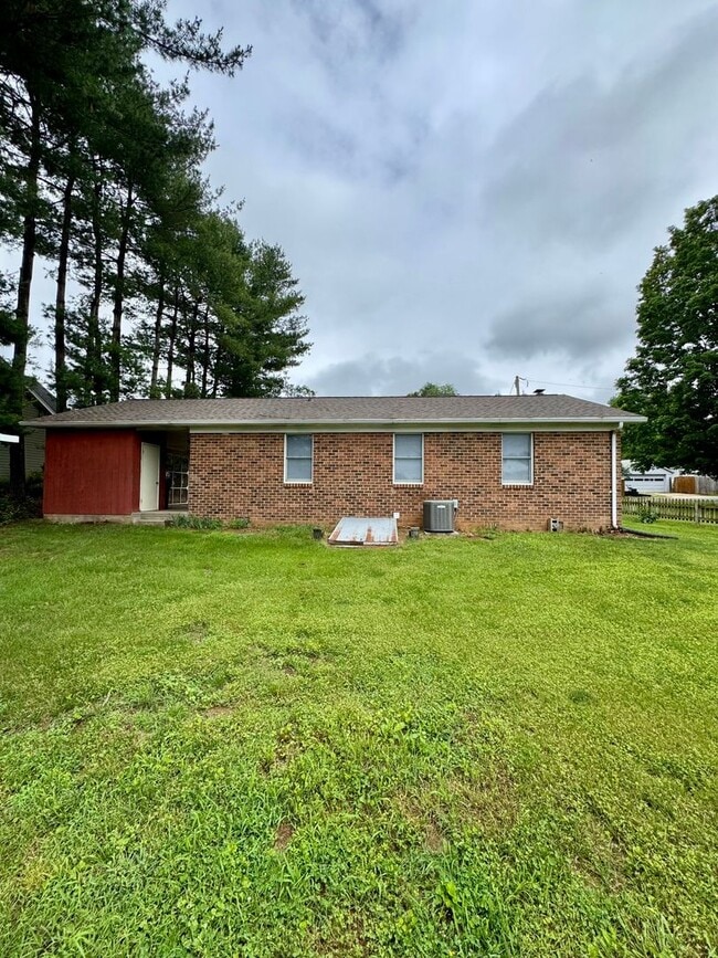 125 Stover St in Dayton, VA - Building Photo - Building Photo