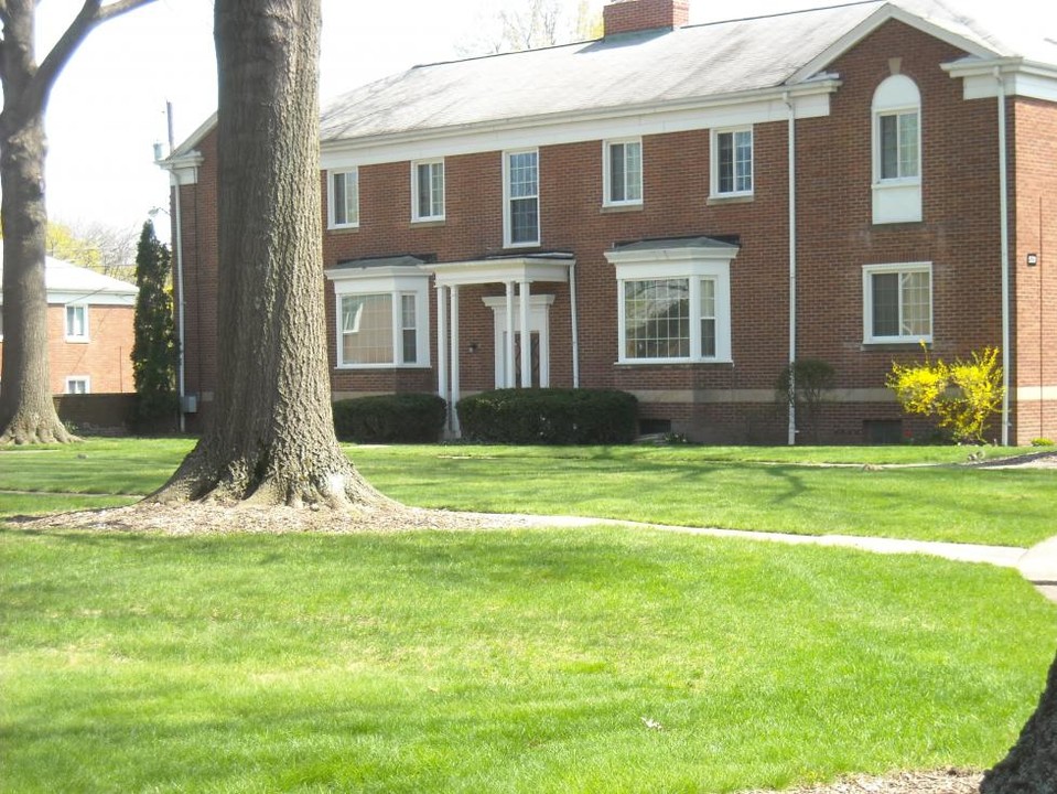 Parkview Apartments in Akron, OH - Building Photo