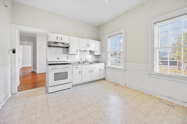 249 Maple Ave in Cheshire, CT - Building Photo - Building Photo