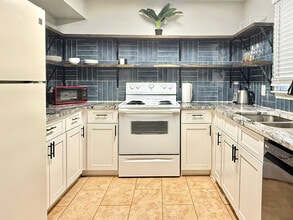 1275 Sweet Pine Dr in Norcross, GA - Building Photo - Building Photo