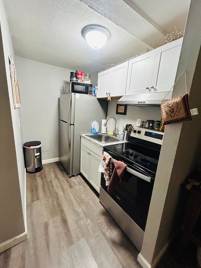 5 Silvestri Cir in Derry, NH - Building Photo - Building Photo