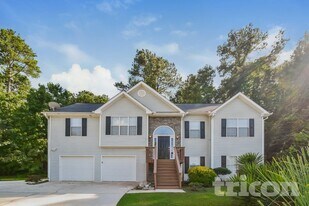 2183 Harmony Lakes Ct in Lithonia, GA - Building Photo