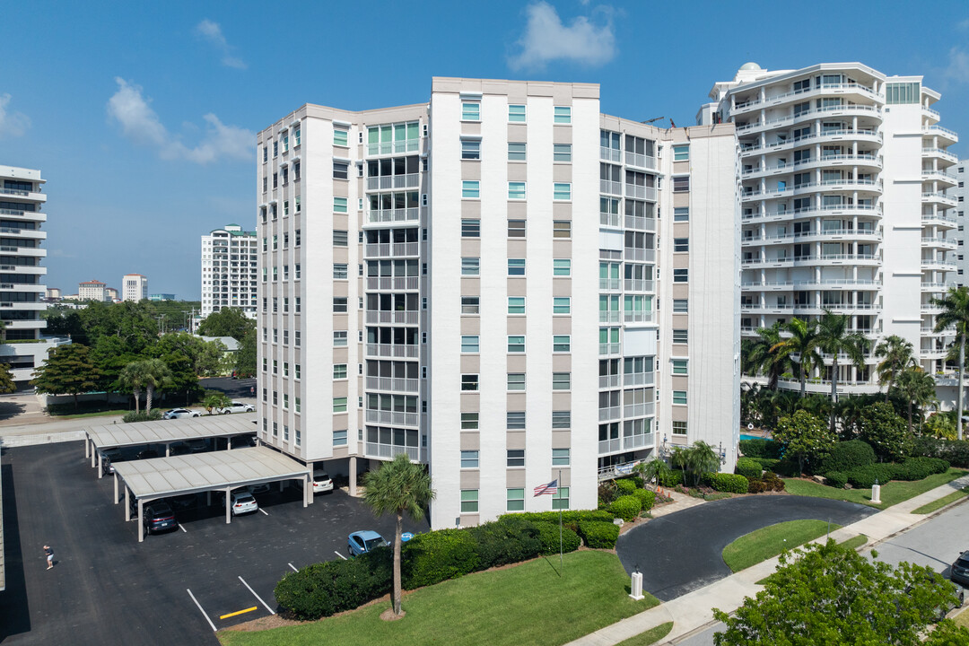 Regency House in Sarasota, FL - Foto de edificio