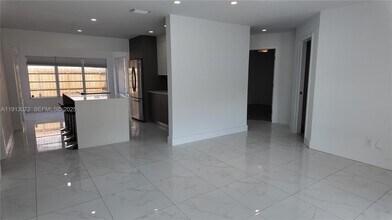 2100 N 57th Way in Hollywood, FL - Building Photo - Building Photo