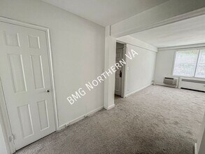 214 N George Mason Dr in Arlington, VA - Building Photo - Building Photo