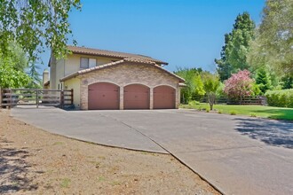 14620 Gallant Fox Way in Morgan Hill, CA - Foto de edificio - Building Photo