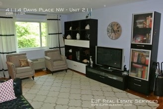 4114 Davis Pl NW in Washington, DC - Building Photo - Building Photo