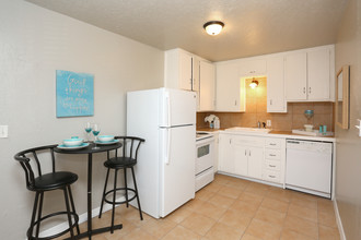 The Vintage Apartments in Oklahoma City, OK - Building Photo - Interior Photo