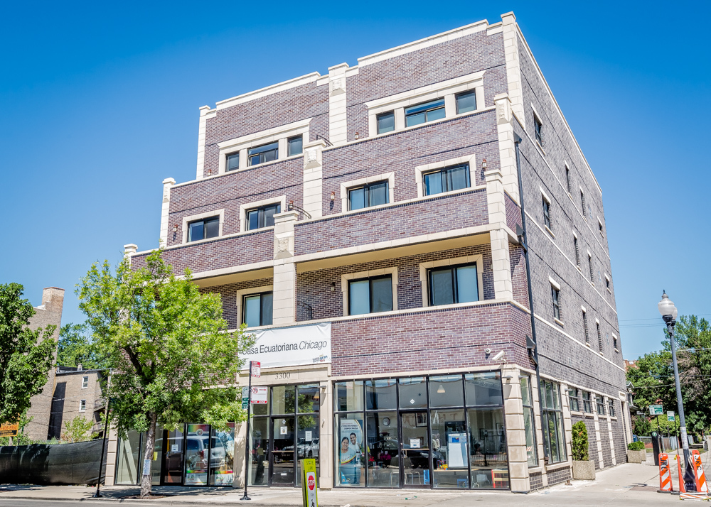 3300 W Lawrence Ave in Chicago, IL - Foto de edificio