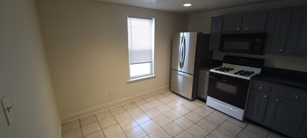 1401 Hull St, Unit 2 in Baltimore, MD - Building Photo - Building Photo