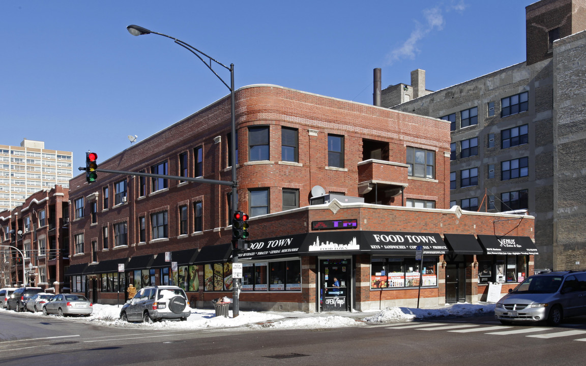 856 W Montrose Ave in Chicago, IL - Building Photo