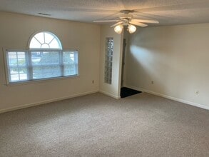 5 Mruck St, Unit Eastview in Throop, PA - Foto de edificio - Building Photo