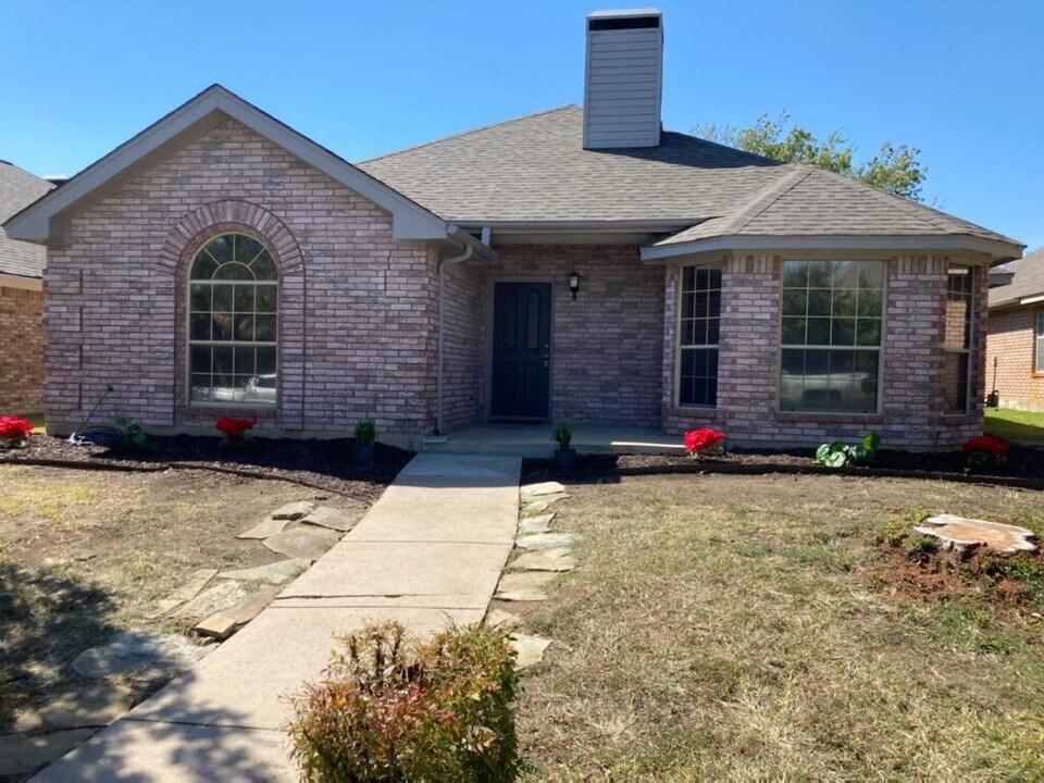 1115 Hilton Dr in Mansfield, TX - Building Photo