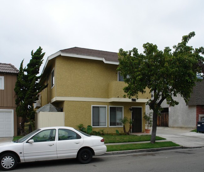 7881 Holt Ave in Huntington Beach, CA - Building Photo - Building Photo