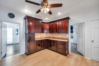 209 Central Ave in Bethpage, NY - Foto de edificio - Building Photo