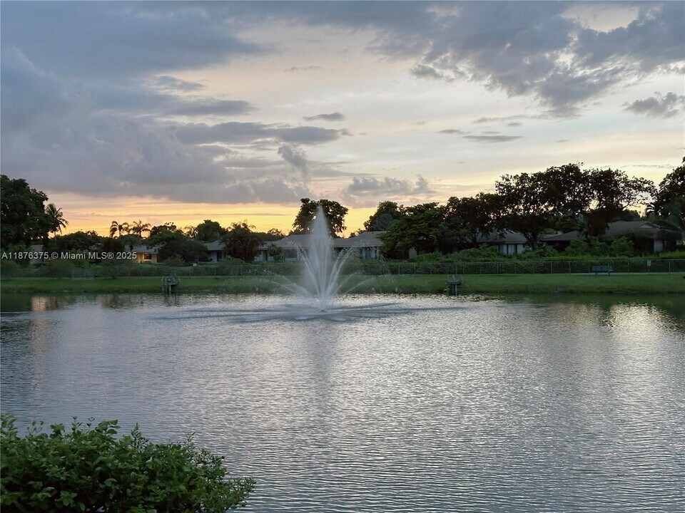 3483 Emerald Oaks Dr in Hollywood, FL - Building Photo