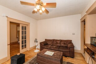 2840 N Bartlett Ave, Unit Lower