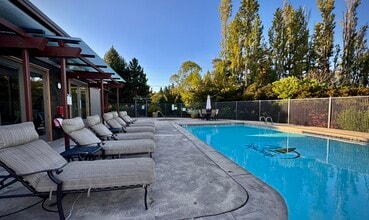 55 Pine St, Unit 201 in Edmonds, WA - Building Photo - Building Photo