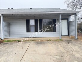 2320 Grayson Valley Dr in Birmingham, AL - Building Photo